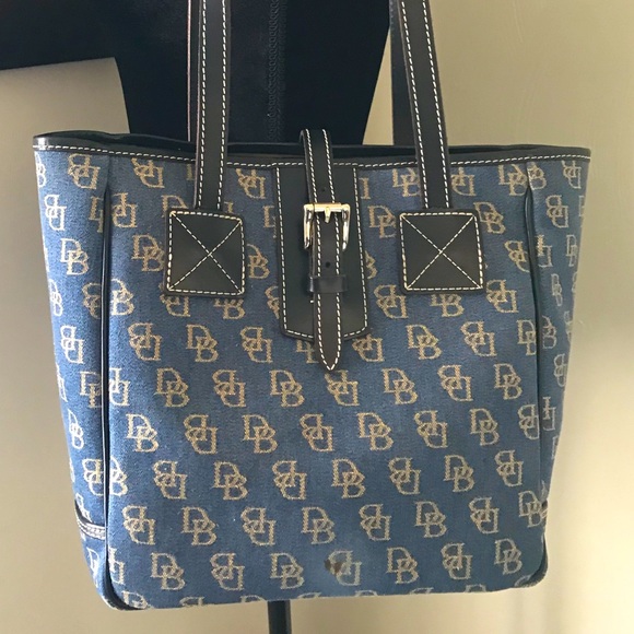 Dooney & Bourke Handbags - FINAL ⬇️ Dooney & Bourke Signature Tote